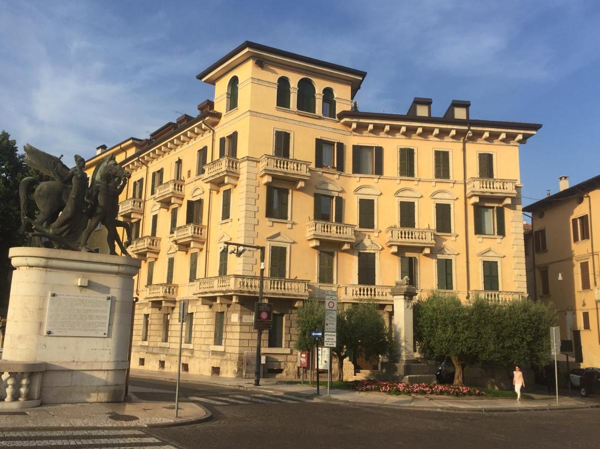 Lady Verona Residence Exterior photo